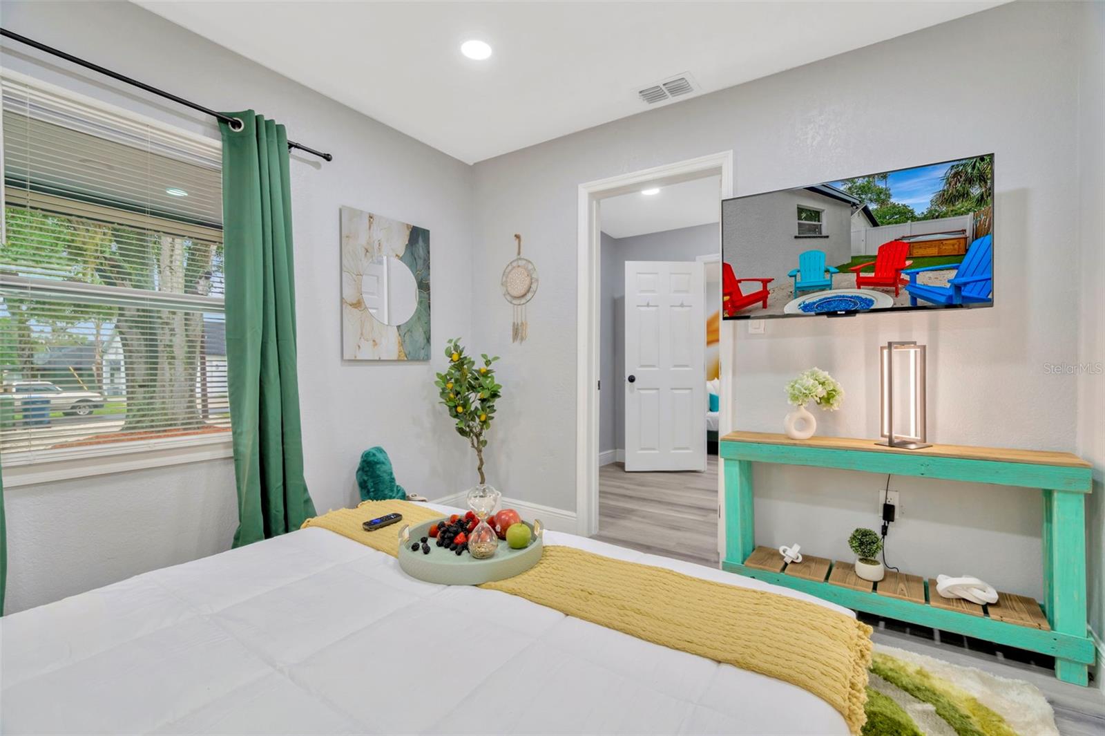 Image 10 of 34 For 2006 Henry Avenue