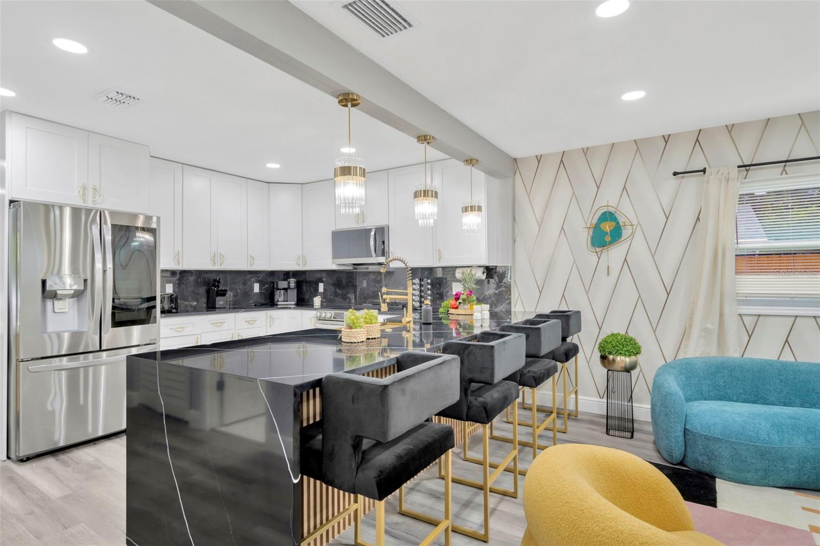 Image 16 of 34 For 2006 Henry Avenue