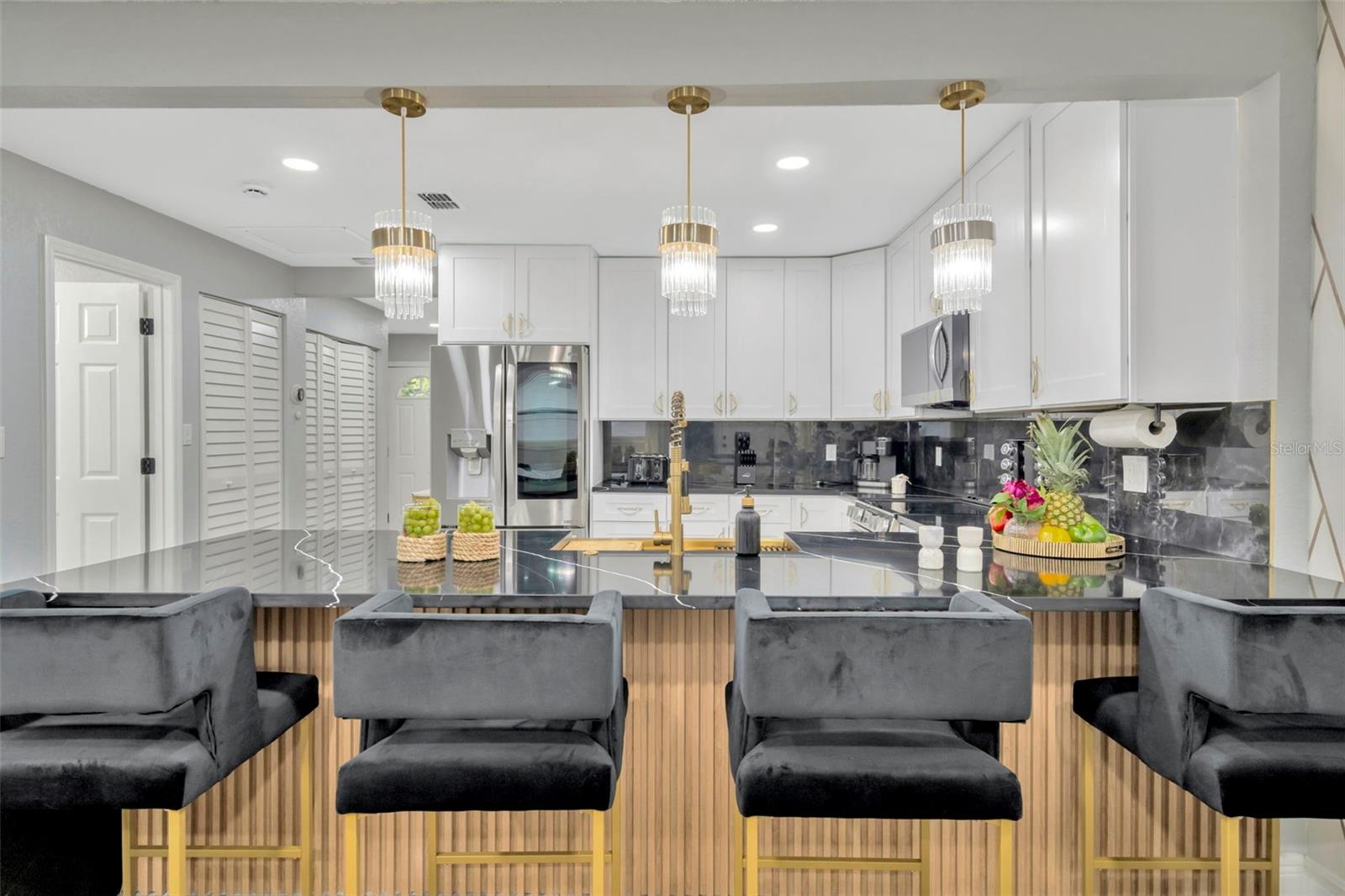 Image 17 of 34 For 2006 Henry Avenue