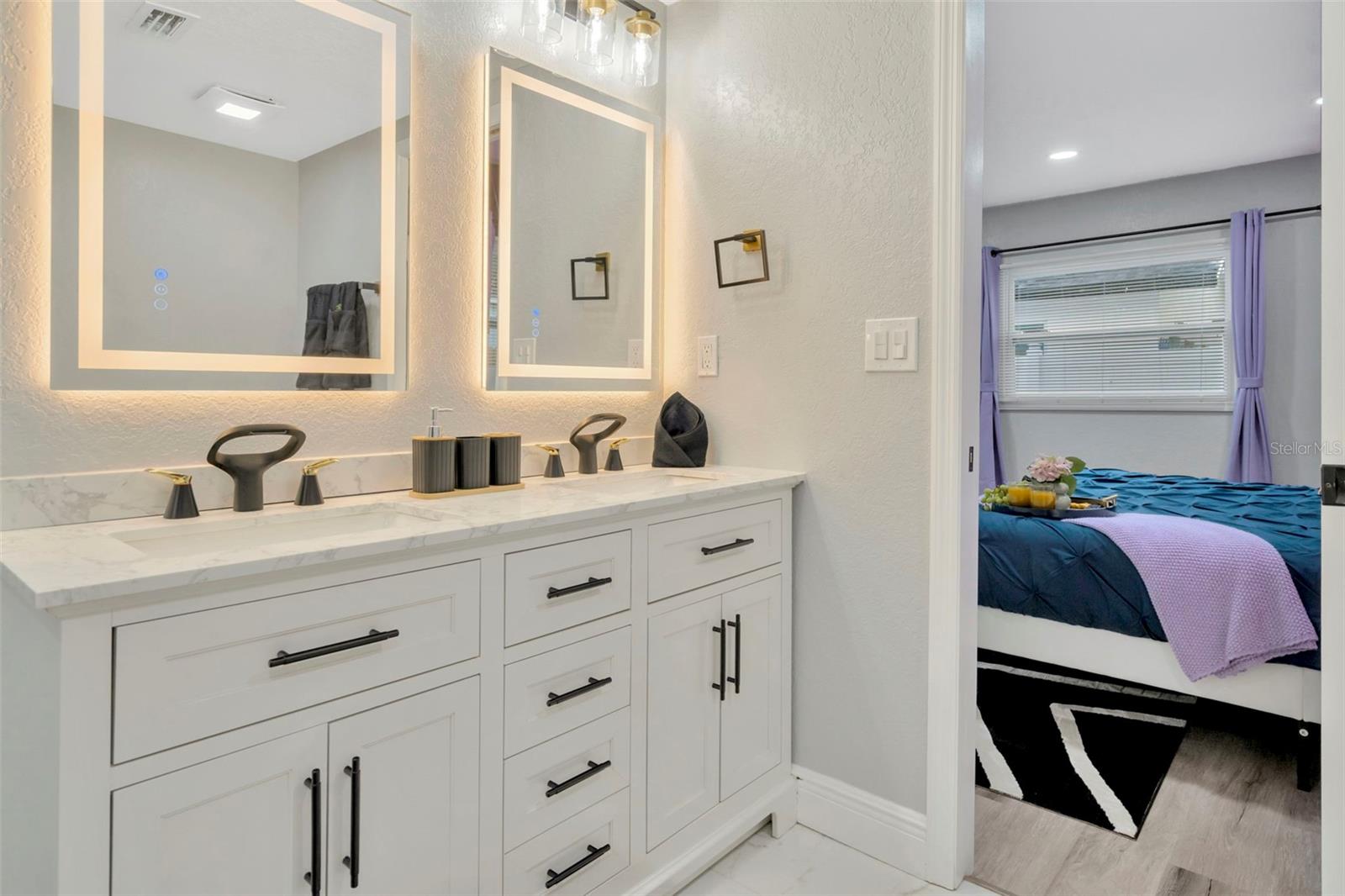 Image 23 of 34 For 2006 Henry Avenue