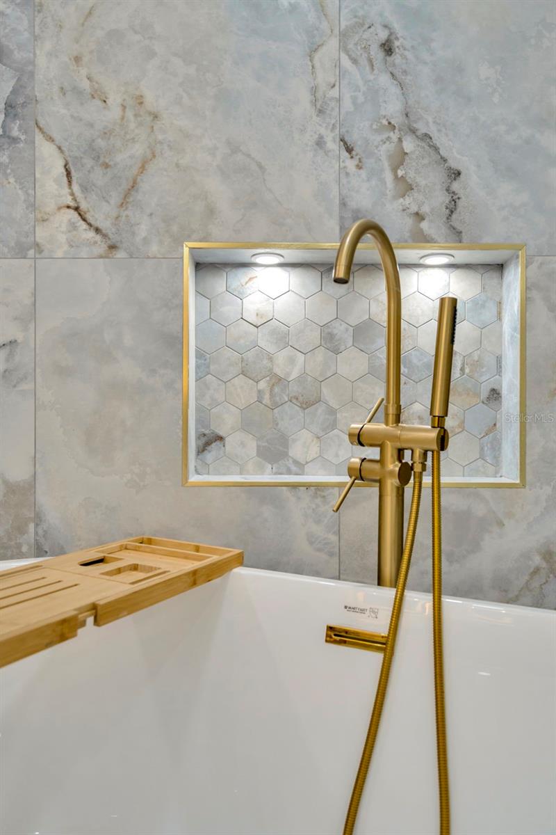 Image 26 of 34 For 2006 Henry Avenue