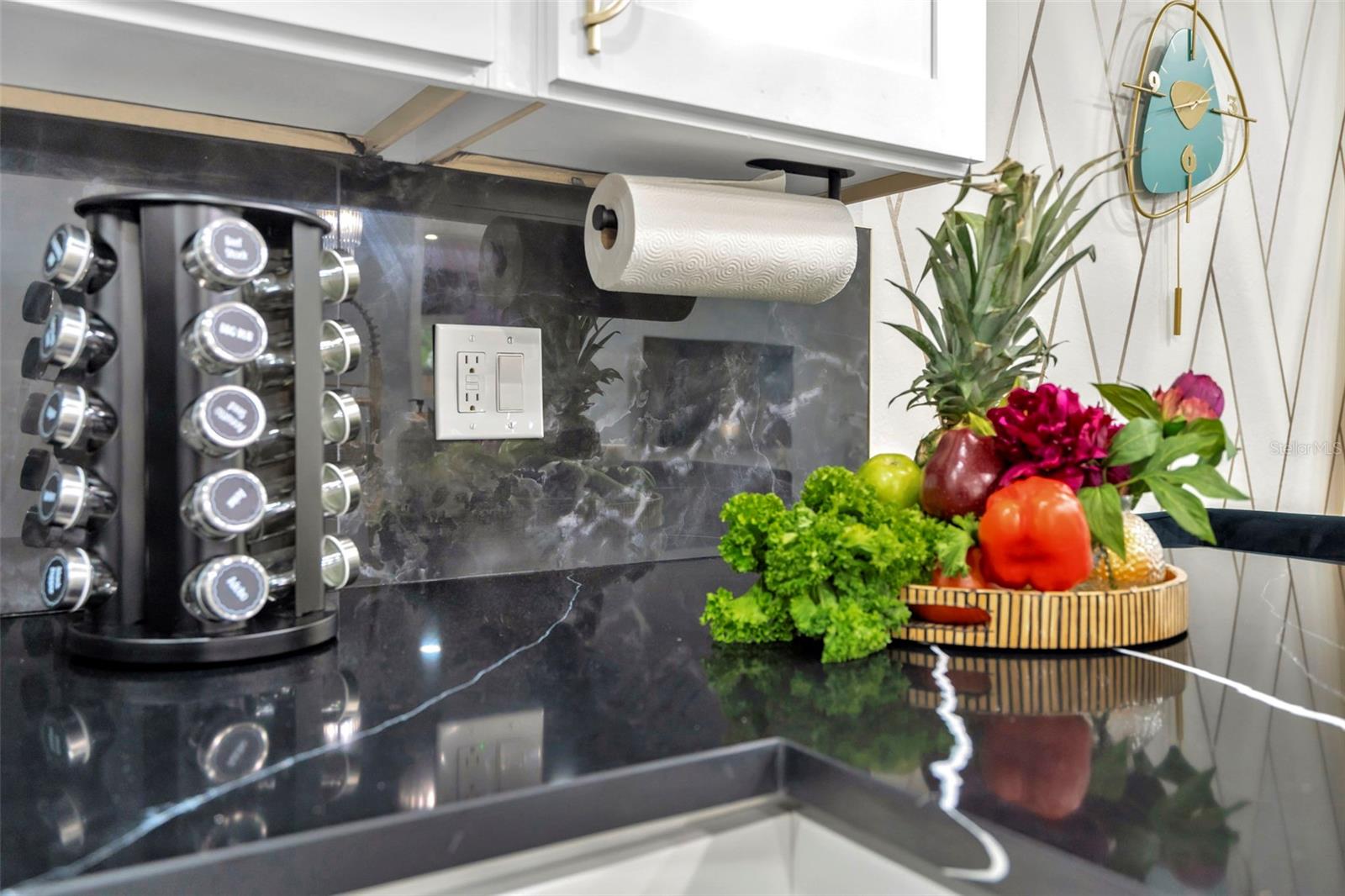 Image 28 of 34 For 2006 Henry Avenue