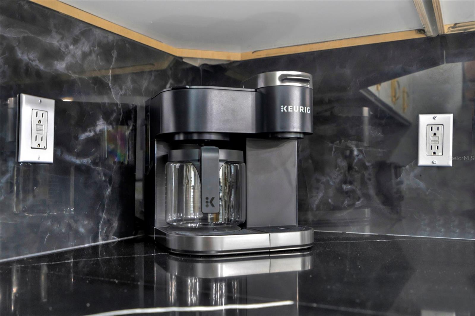 Image 29 of 34 For 2006 Henry Avenue