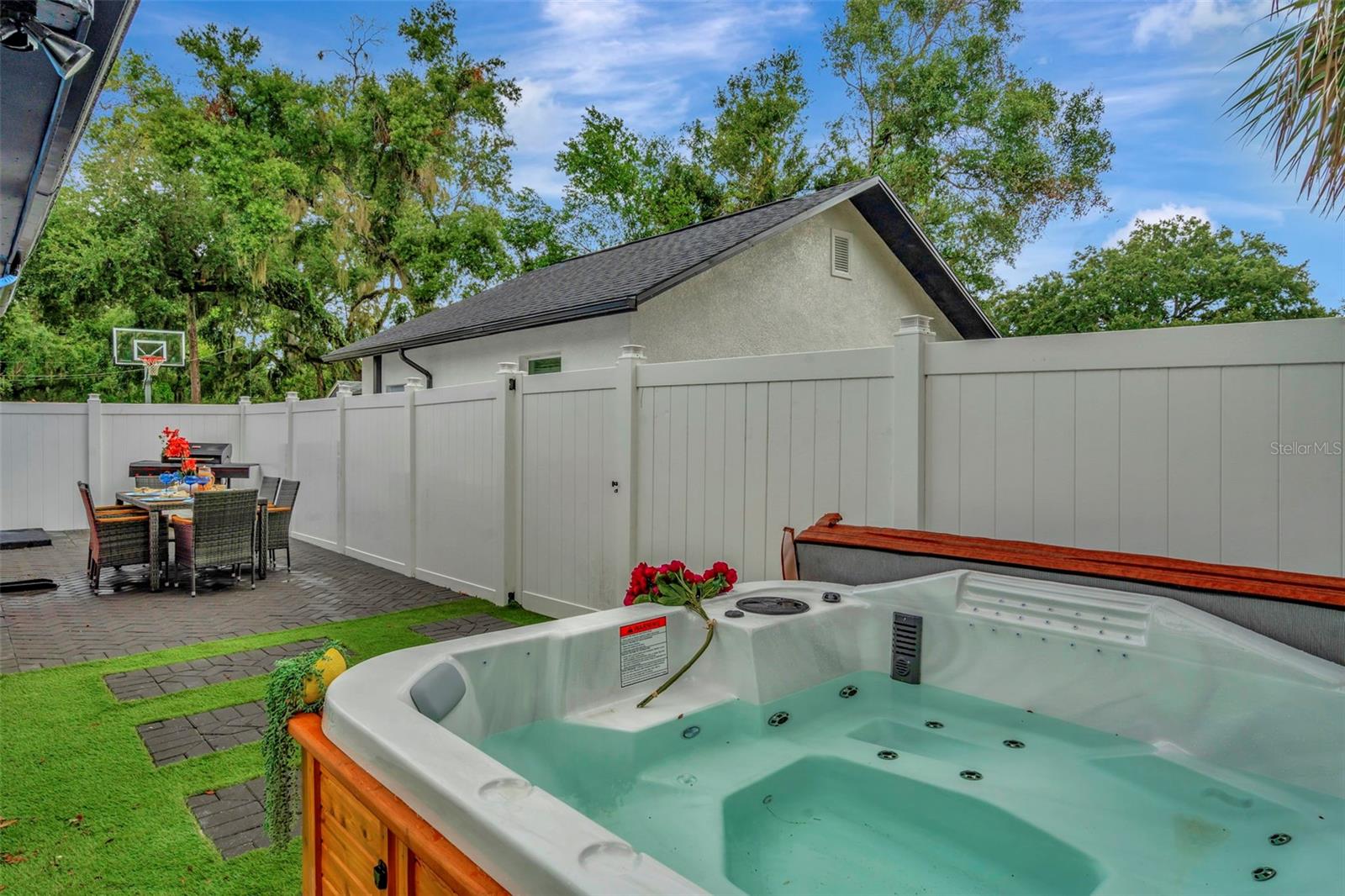 Image 3 of 34 For 2006 Henry Avenue