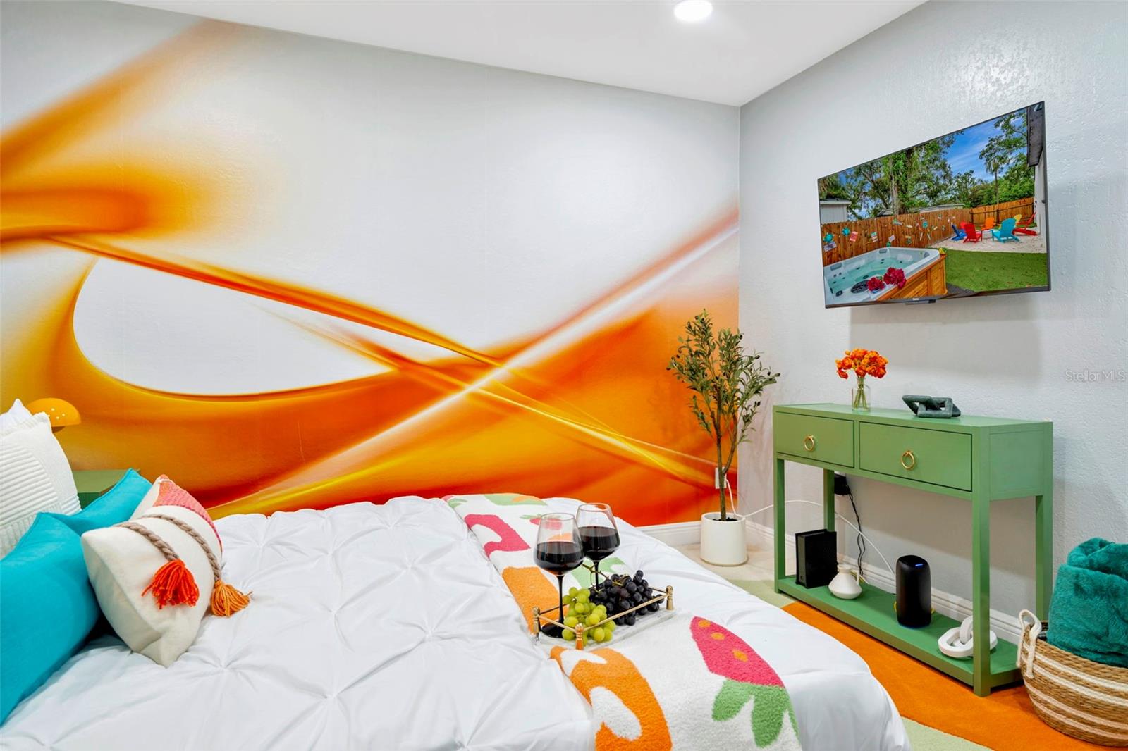 Image 7 of 34 For 2006 Henry Avenue