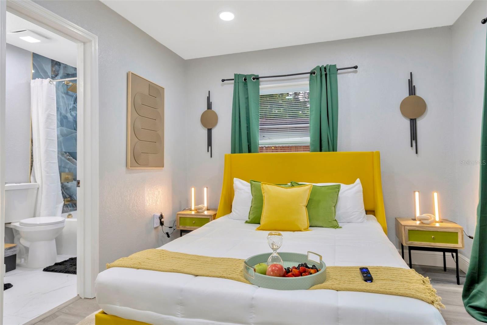 Image 9 of 34 For 2006 Henry Avenue