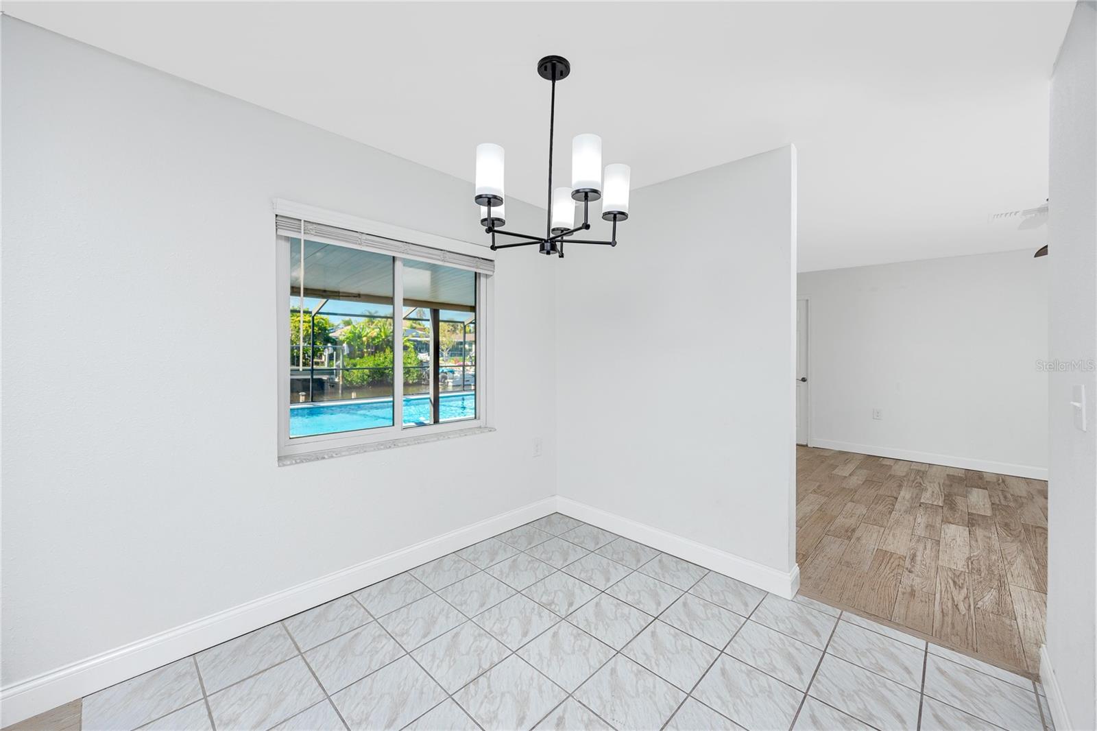 Listing photo id 10 for 9817 San Sierra Way