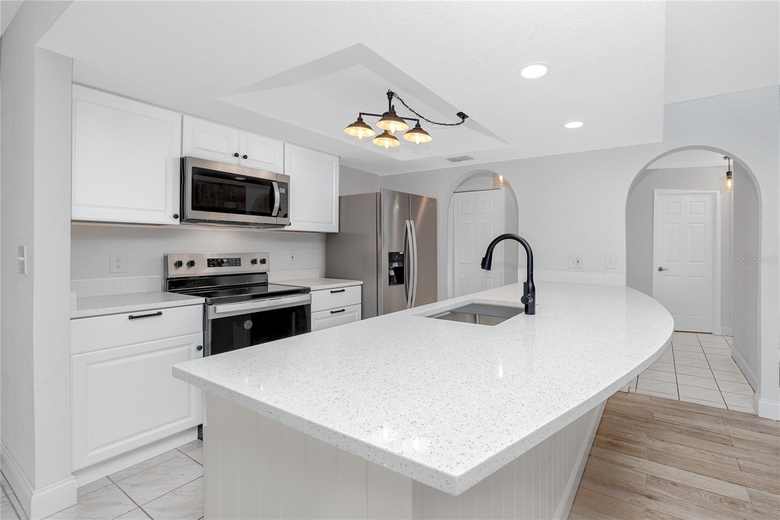 Listing photo id 13 for 9817 San Sierra Way