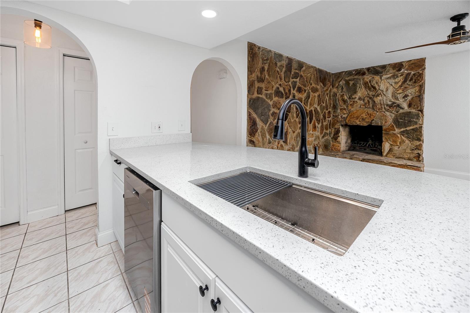 Listing photo id 15 for 9817 San Sierra Way