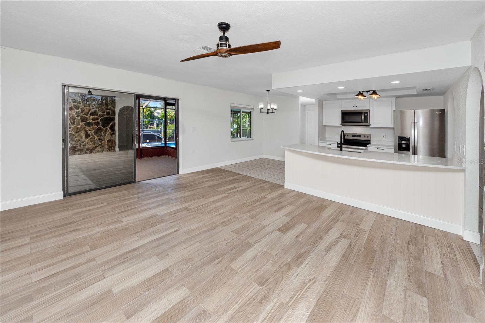 Listing photo id 19 for 9817 San Sierra Way