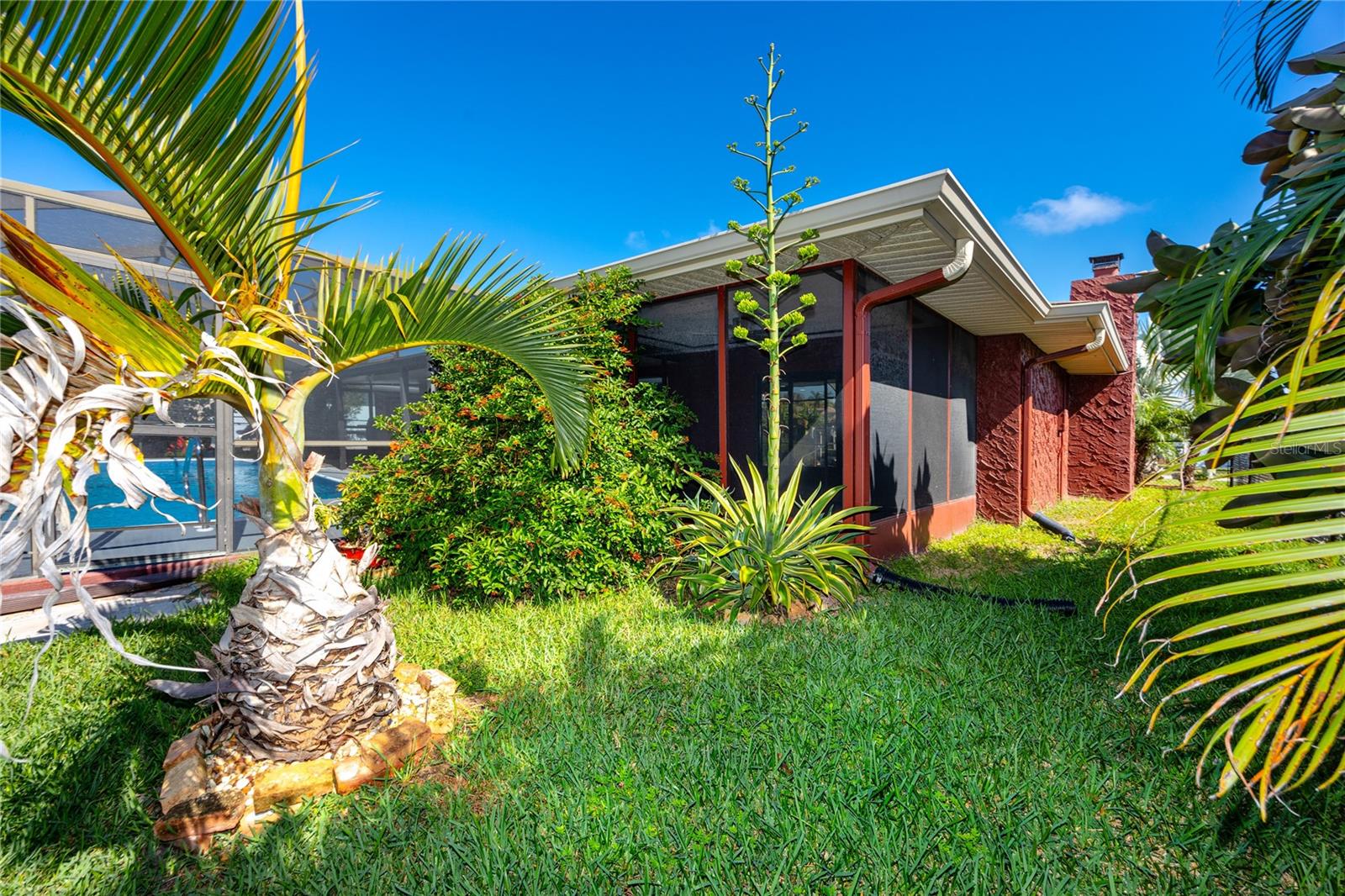 Listing photo id 41 for 9817 San Sierra Way