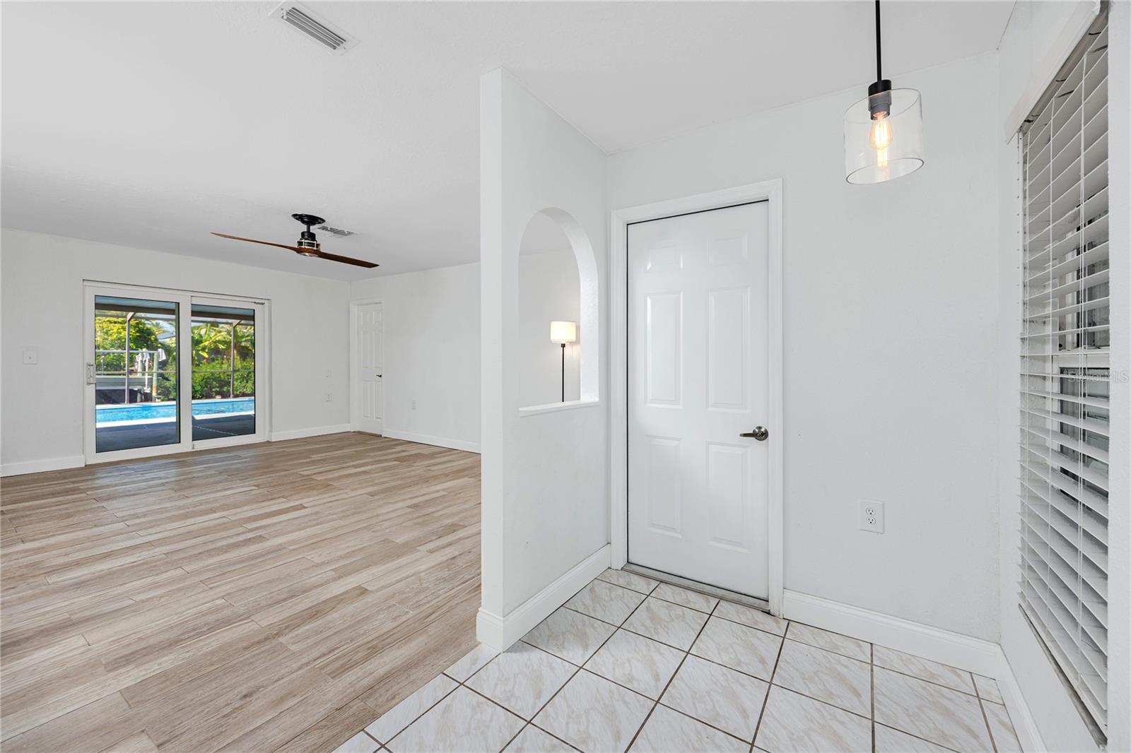 Listing photo id 5 for 9817 San Sierra Way