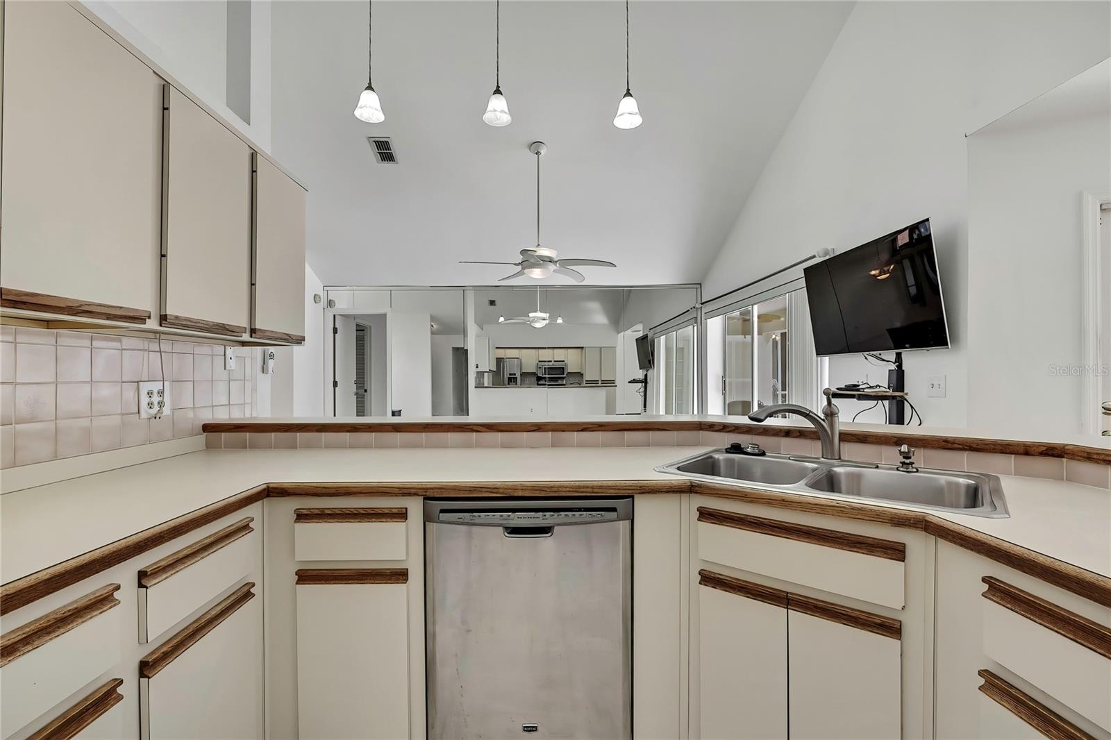 Image 16 of 40 For 1448 Stafford Street