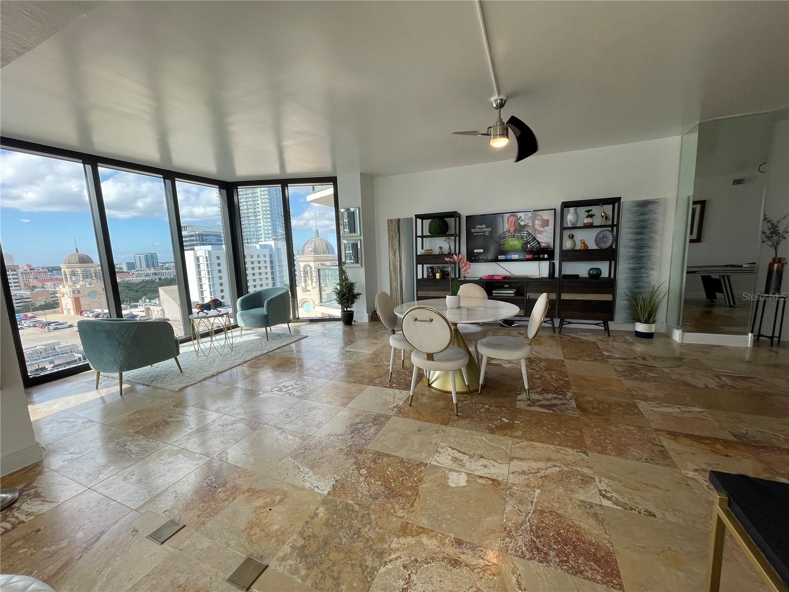 Image 14 of 58 For 1 Beach Drive Se 1508