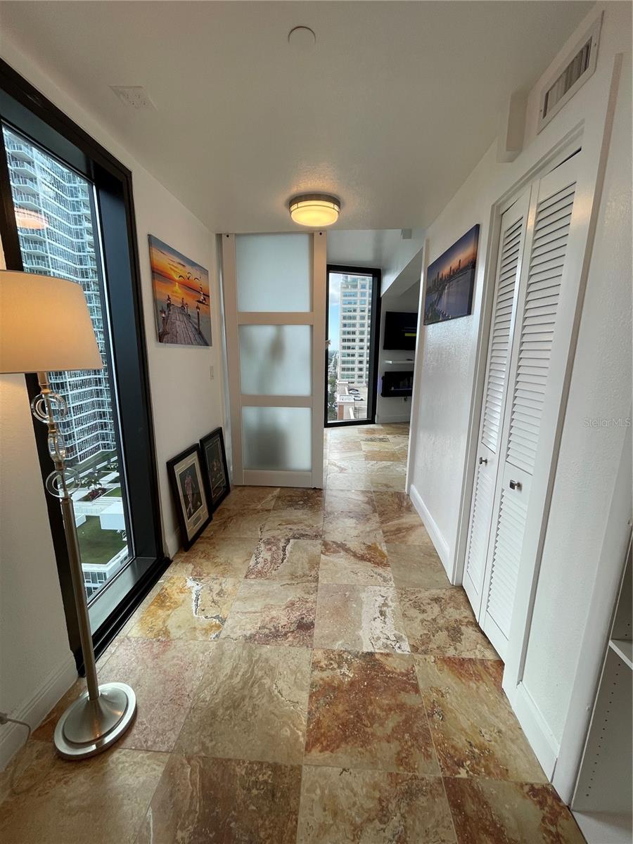 Image 20 of 58 For 1 Beach Drive Se 1508