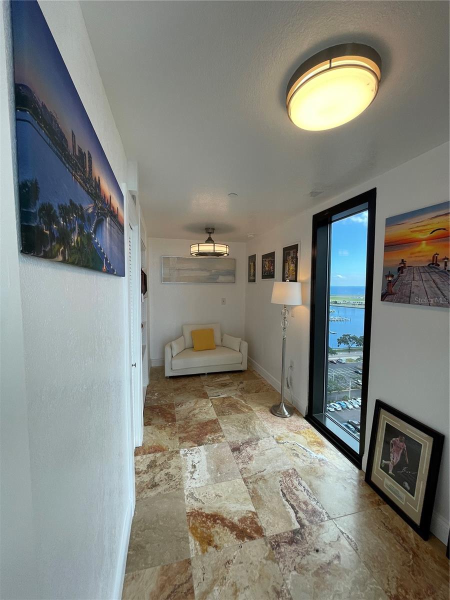 Image 21 of 58 For 1 Beach Drive Se 1508