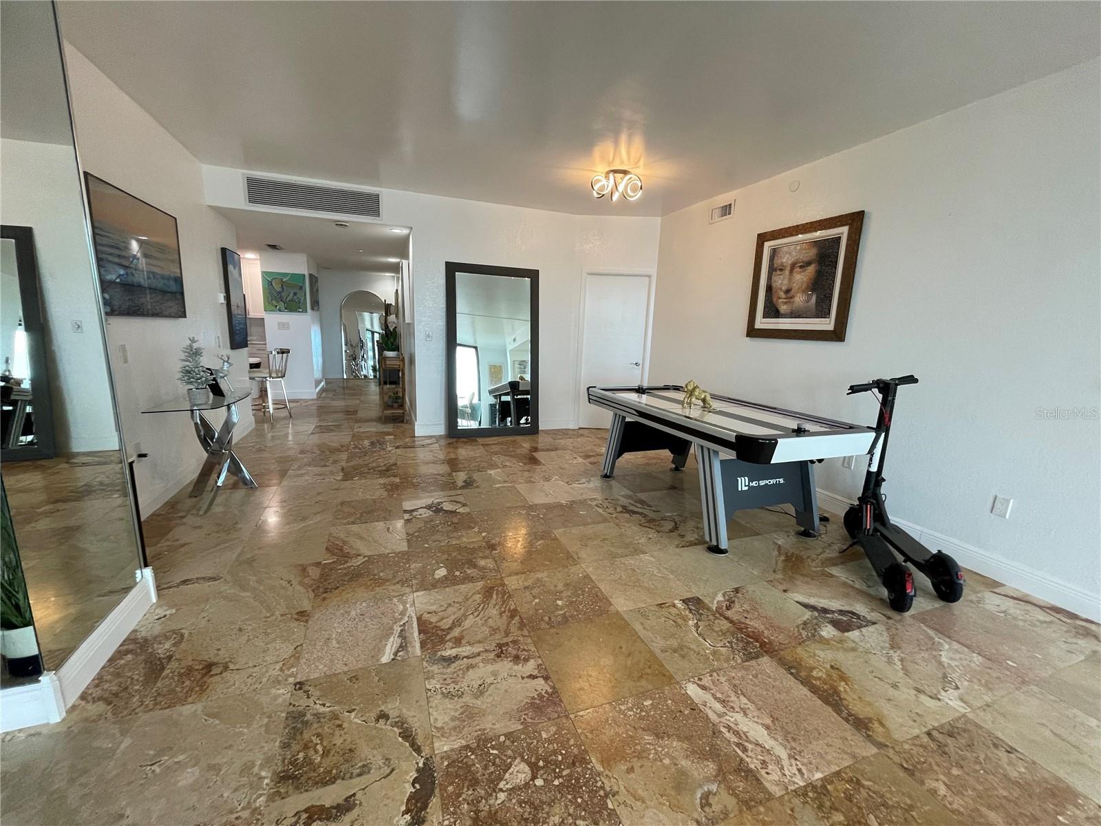 Image 23 of 58 For 1 Beach Drive Se 1508