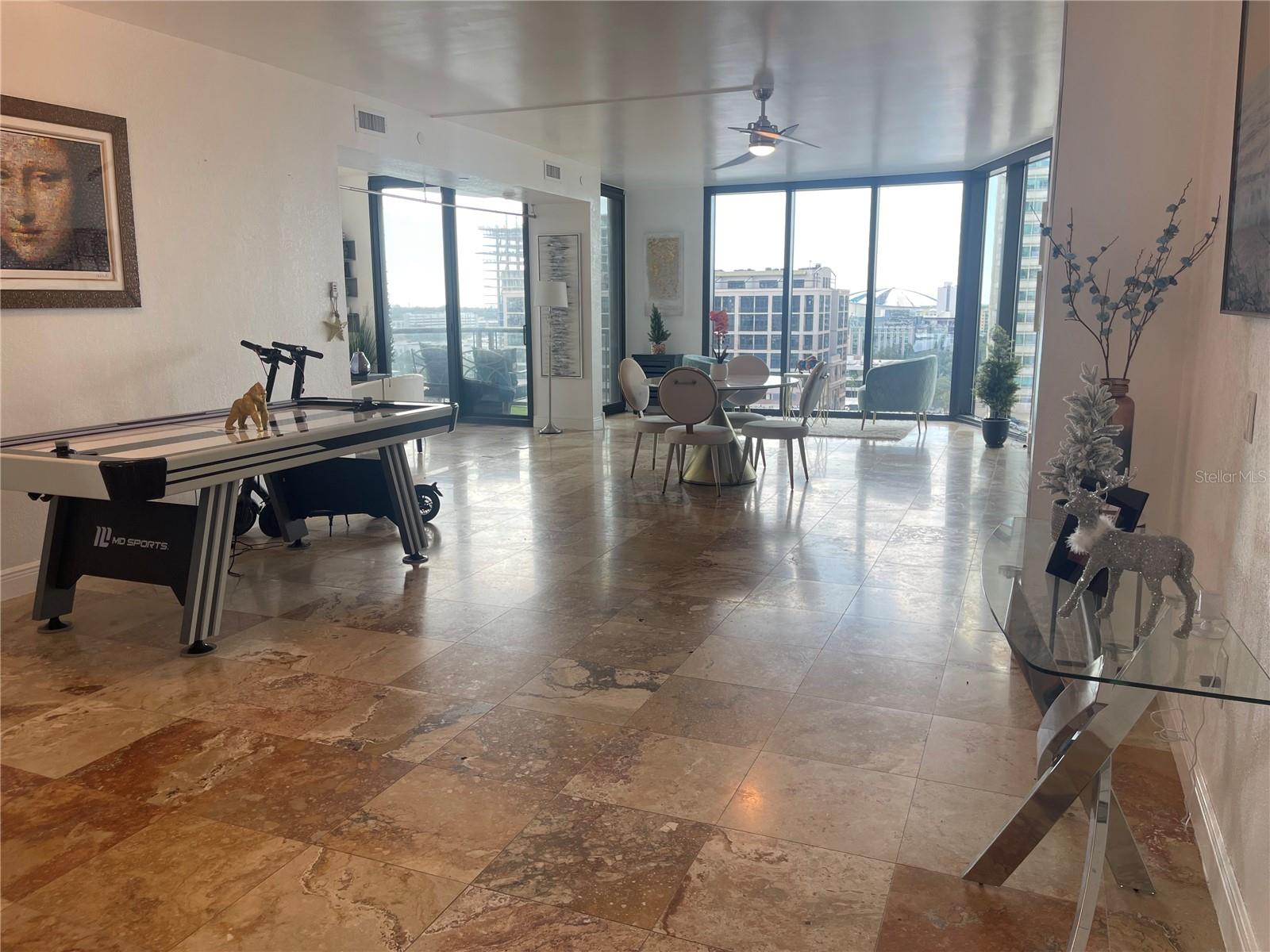 Image 24 of 58 For 1 Beach Drive Se 1508