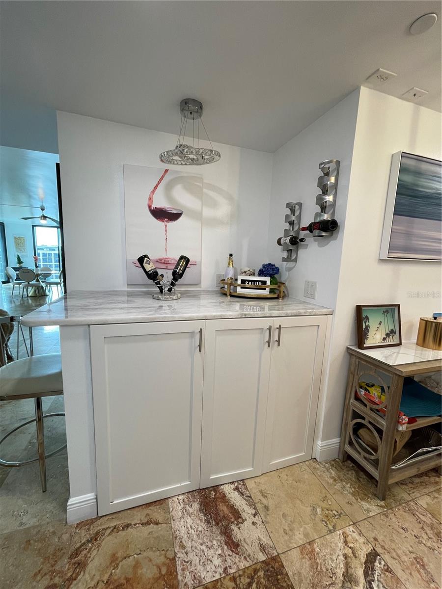 Image 28 of 58 For 1 Beach Drive Se 1508