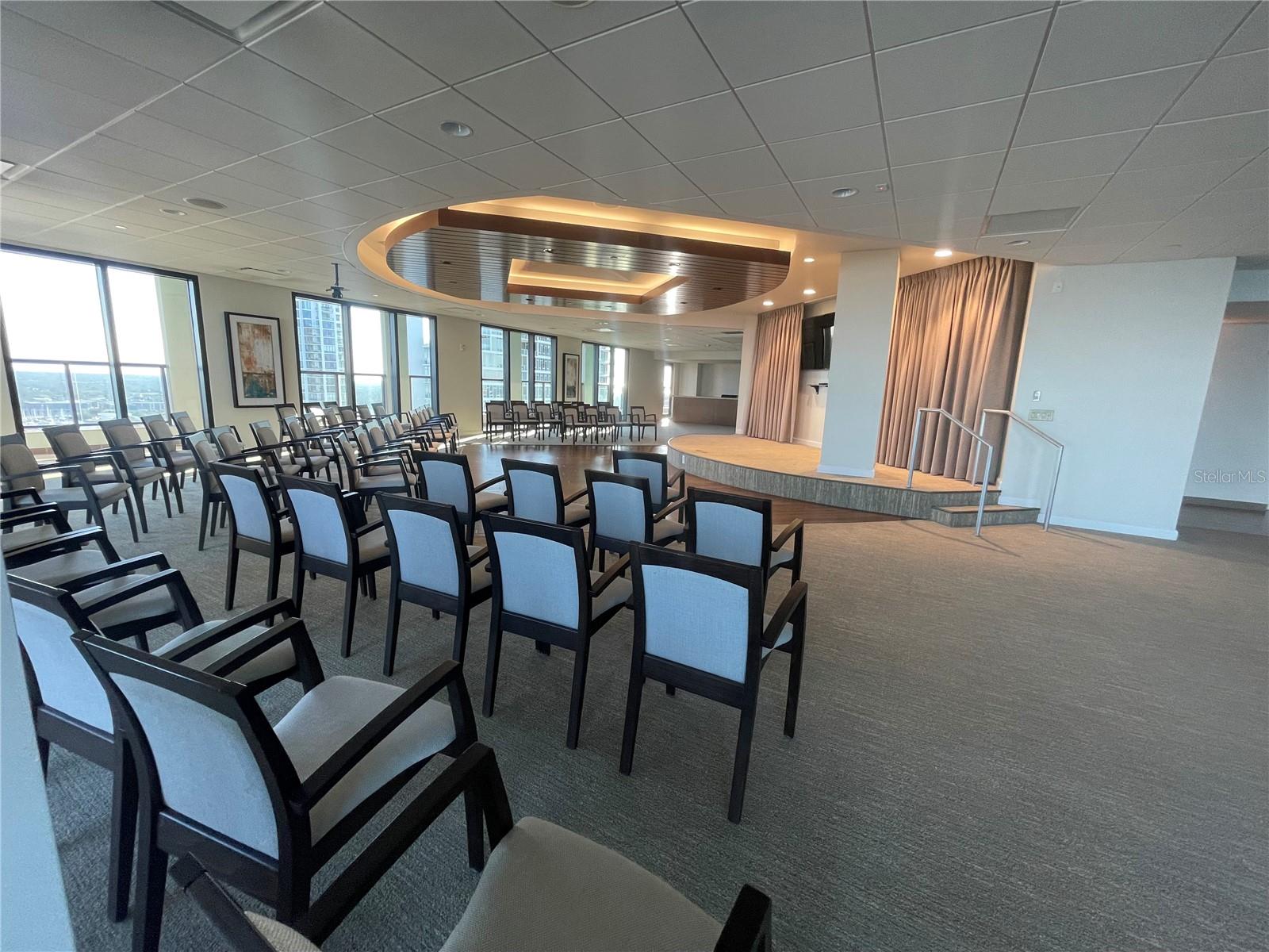 Image 32 of 58 For 1 Beach Drive Se 1508