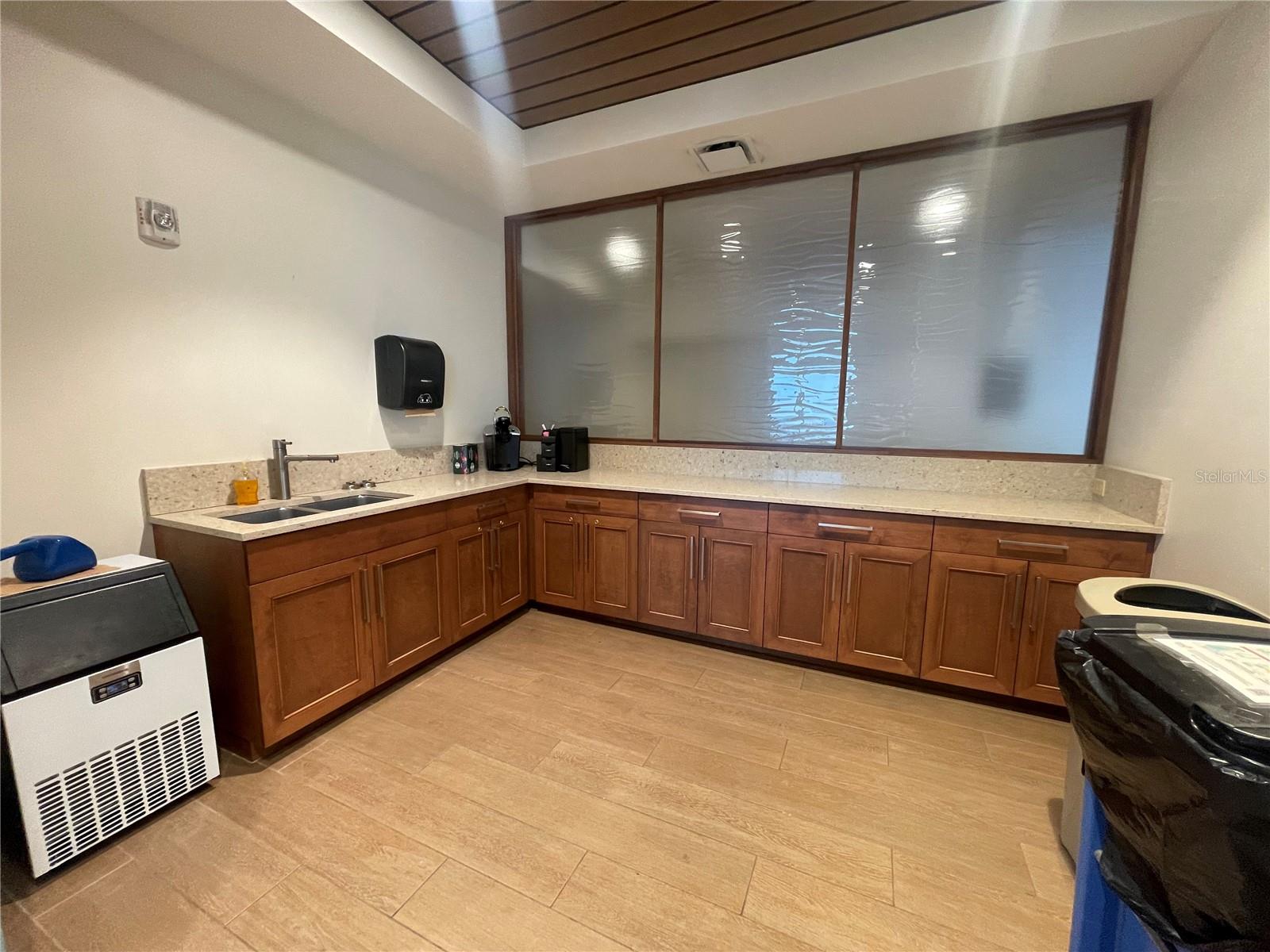 Image 35 of 58 For 1 Beach Drive Se 1508