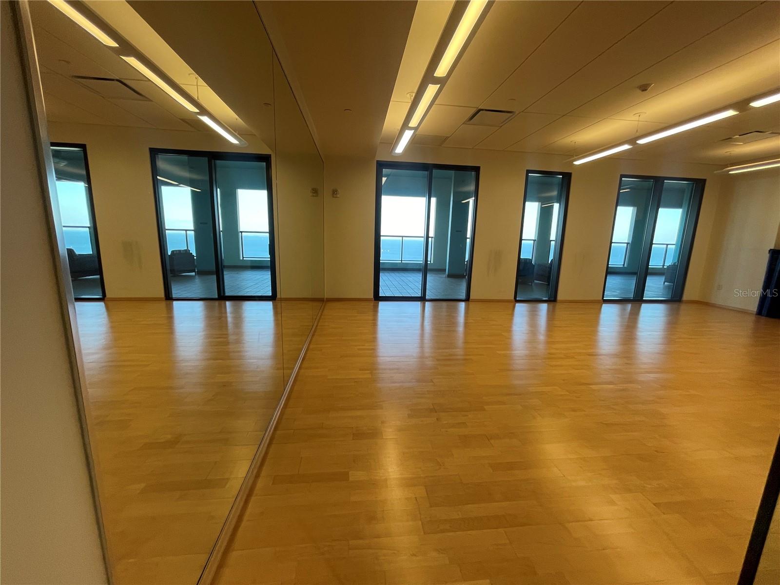 Image 43 of 58 For 1 Beach Drive Se 1508