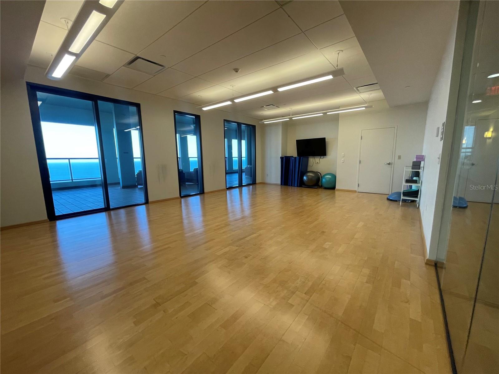 Image 44 of 58 For 1 Beach Drive Se 1508