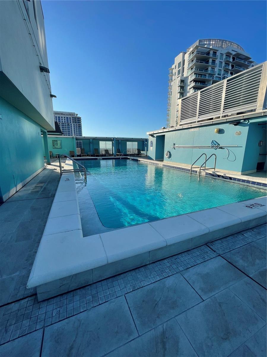 Image 55 of 58 For 1 Beach Drive Se 1508