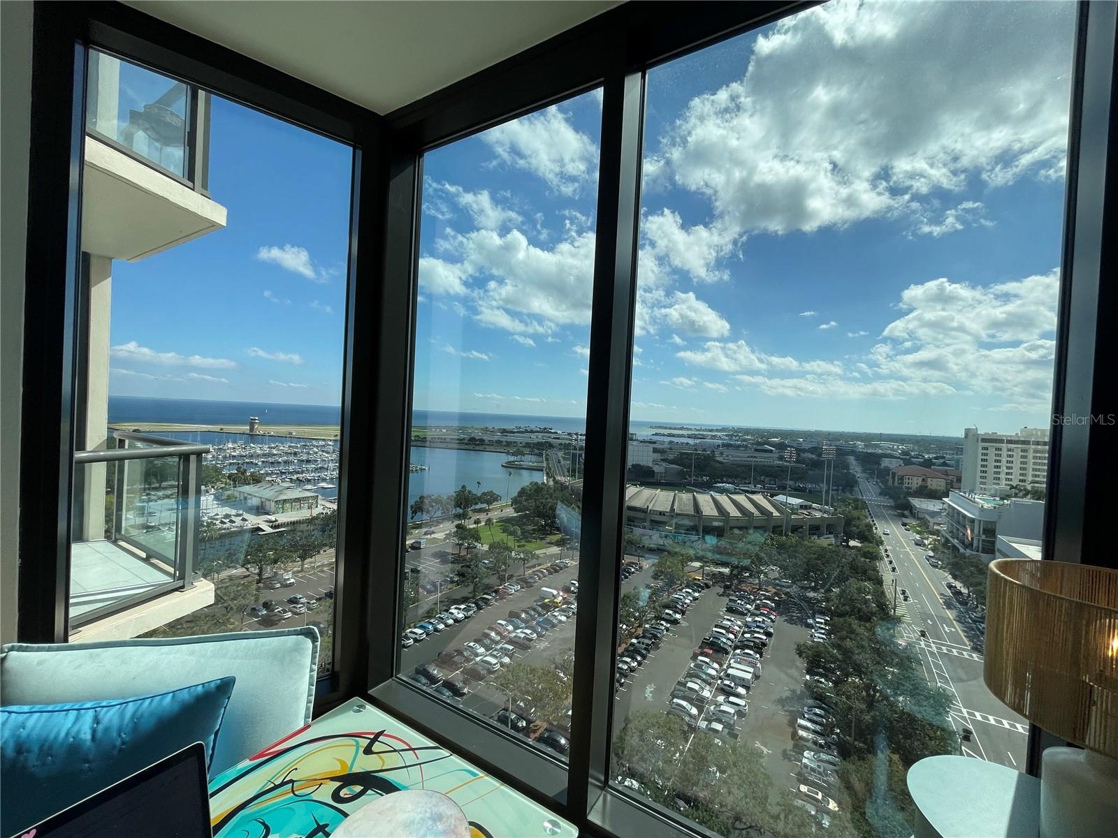 Image 6 of 58 For 1 Beach Drive Se 1508