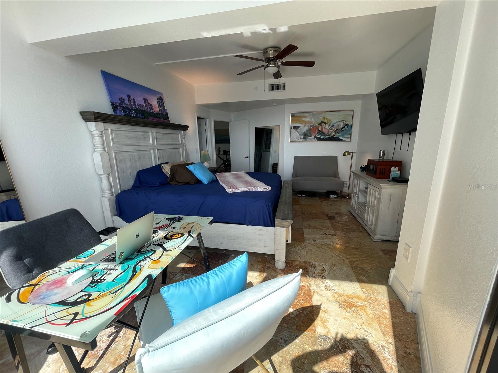 Image 7 of 58 For 1 Beach Drive Se 1508