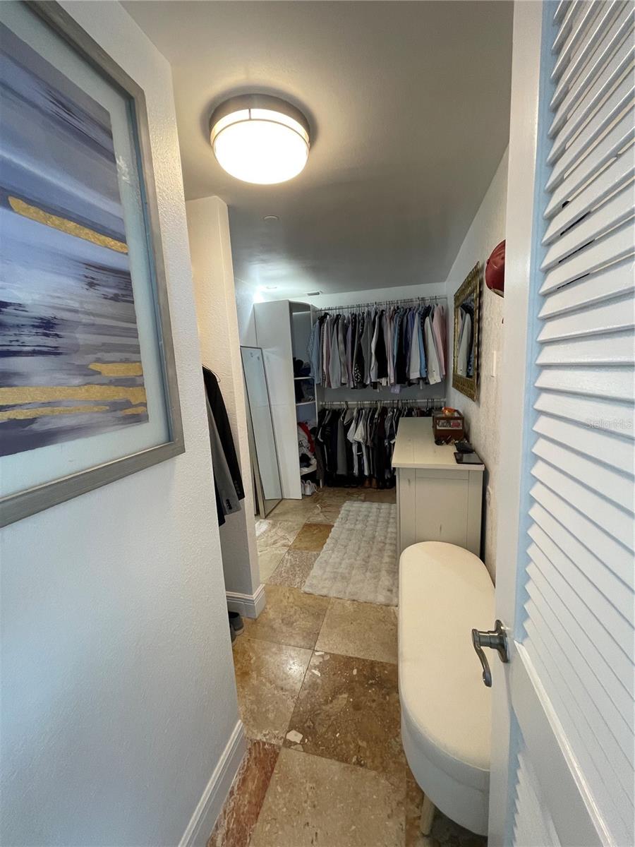 Image 8 of 58 For 1 Beach Drive Se 1508