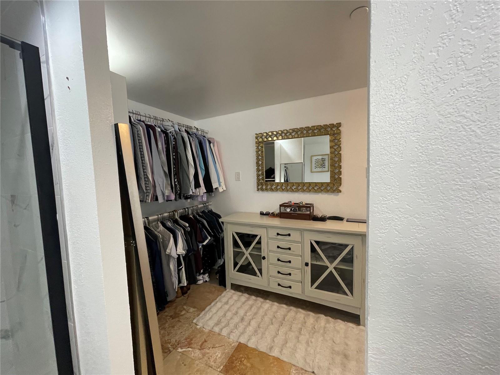 Image 9 of 58 For 1 Beach Drive Se 1508