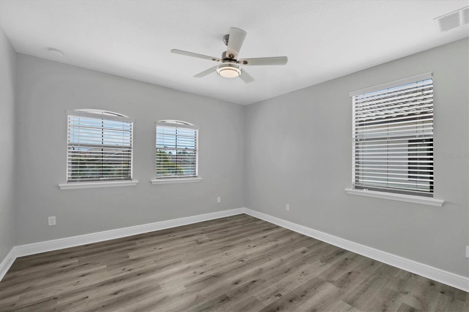 Image 34 of 59 For 6104 Champions Row Street