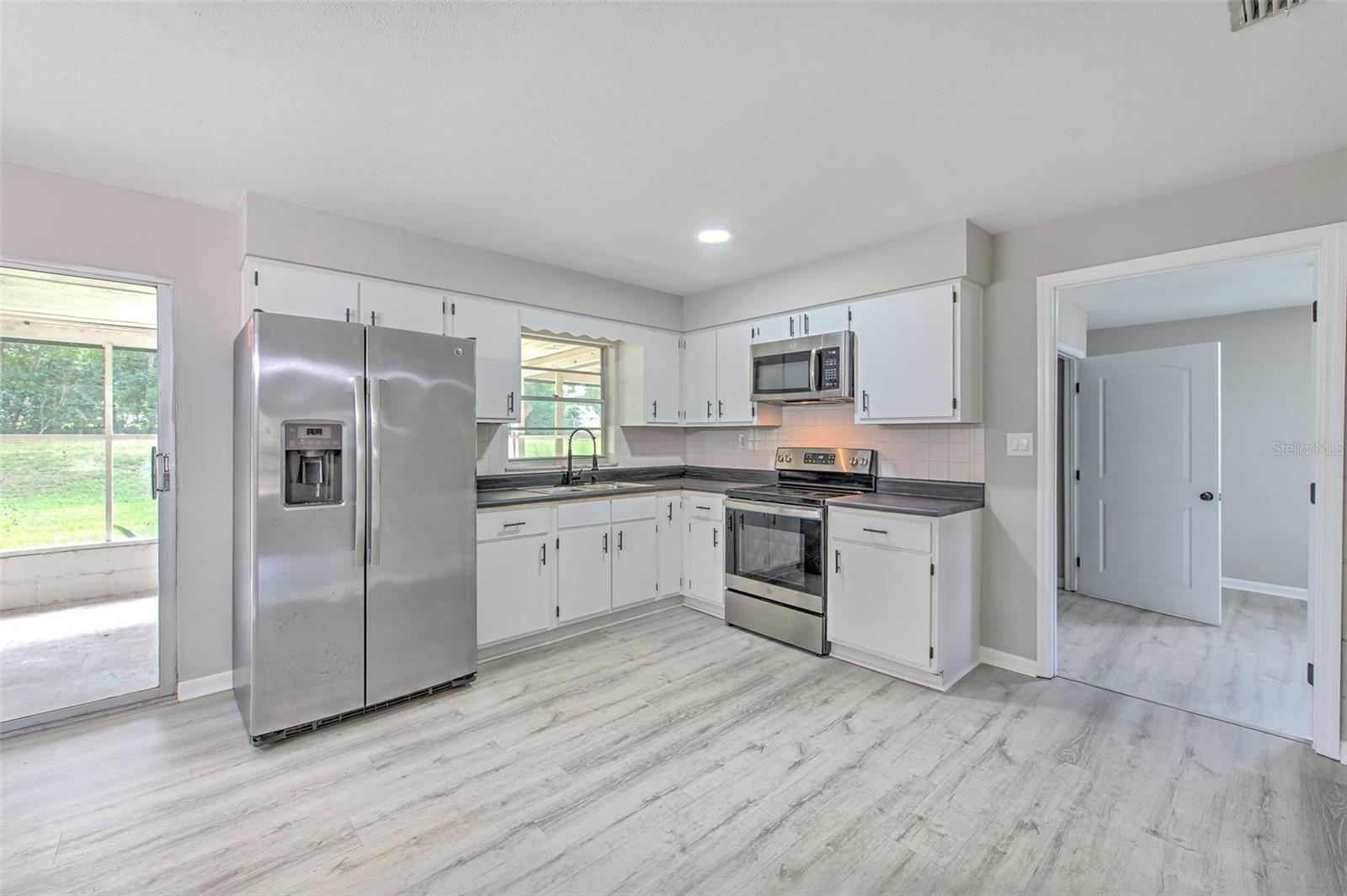 Image 27 of 37 For 37224 Nicole Avenue