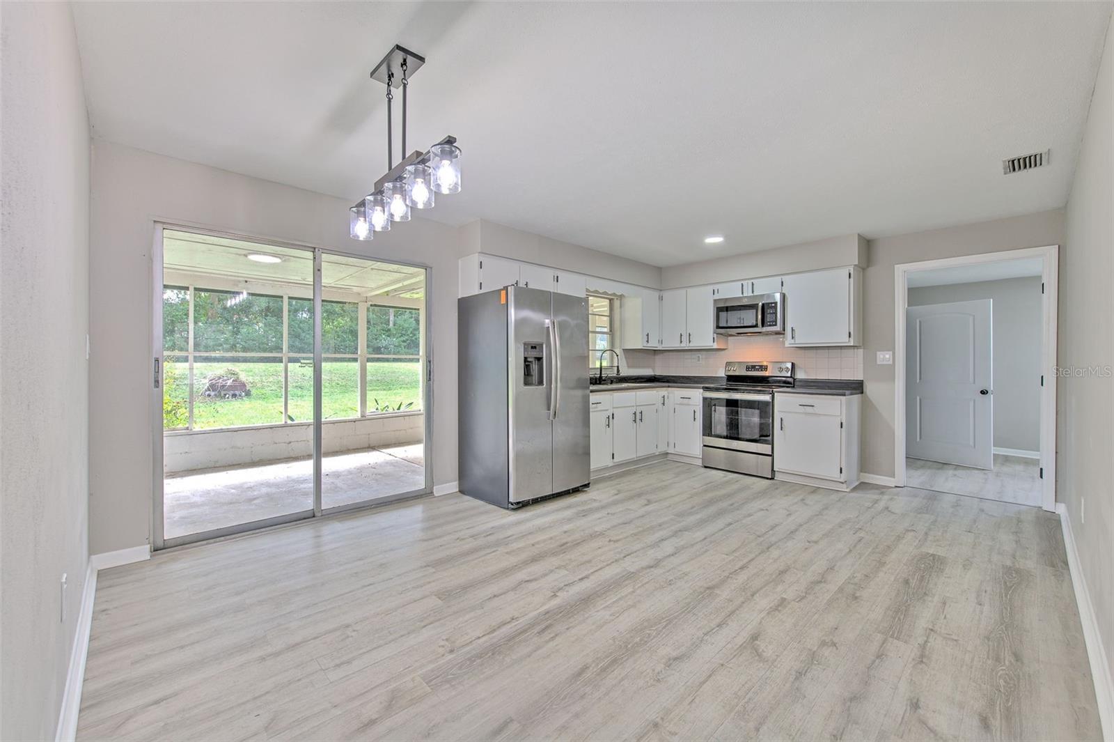 Image 7 of 37 For 37224 Nicole Avenue