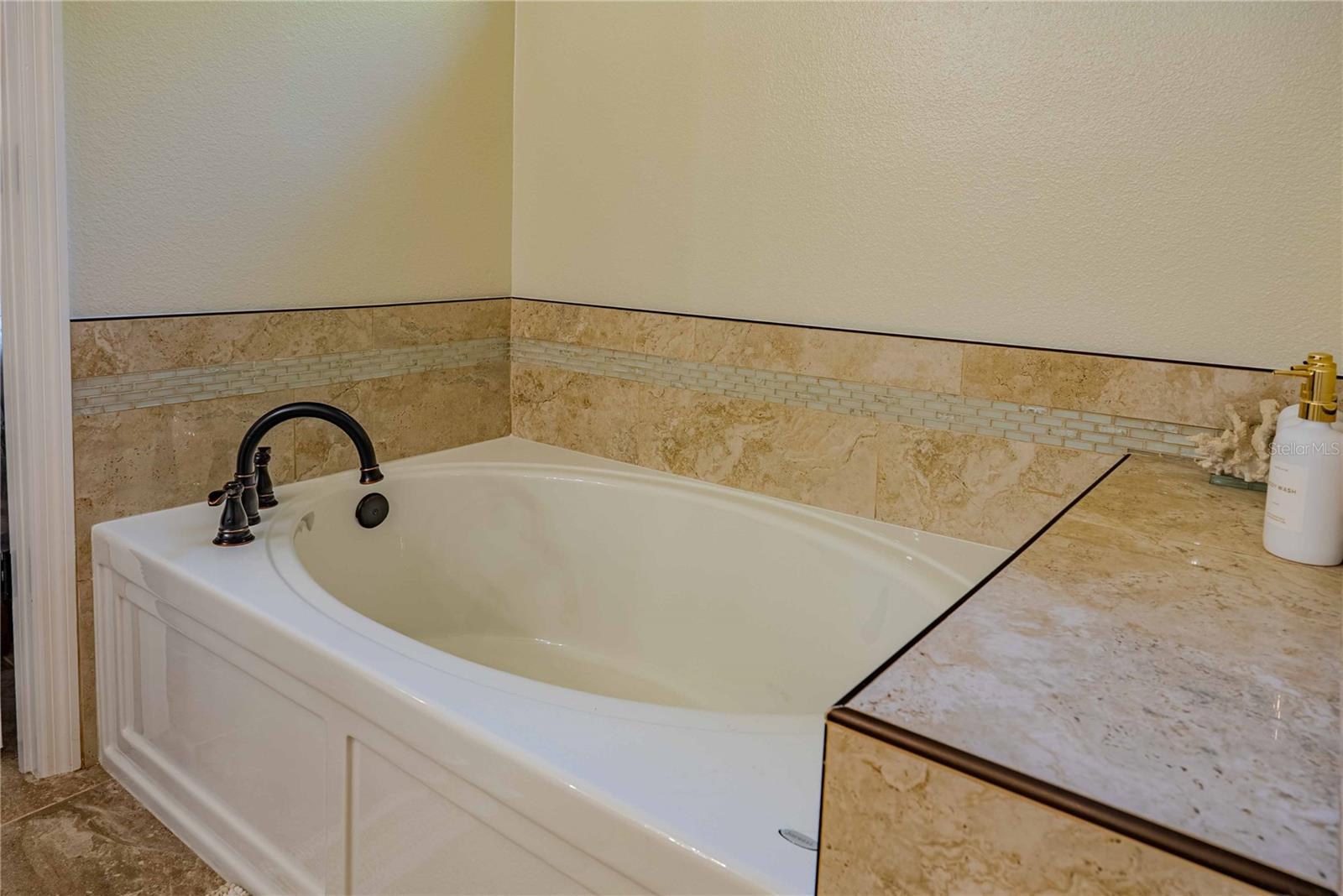 Image 19 of 74 For 14214 Cinnaman Lane