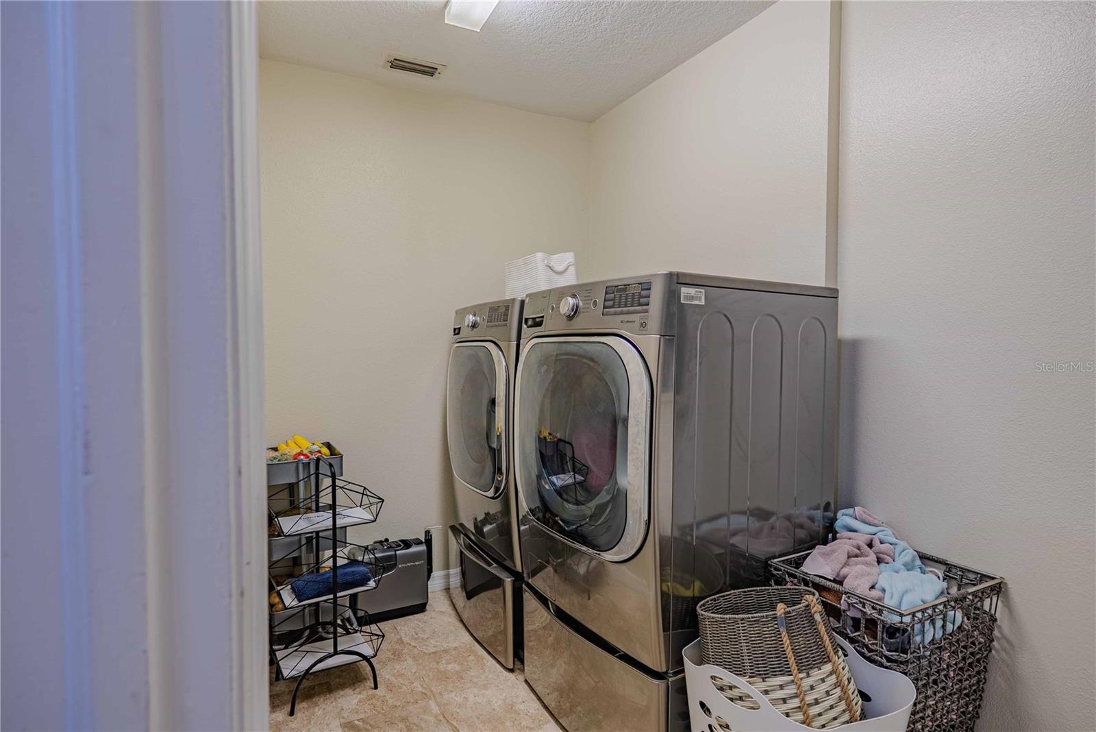 Image 27 of 74 For 14214 Cinnaman Lane