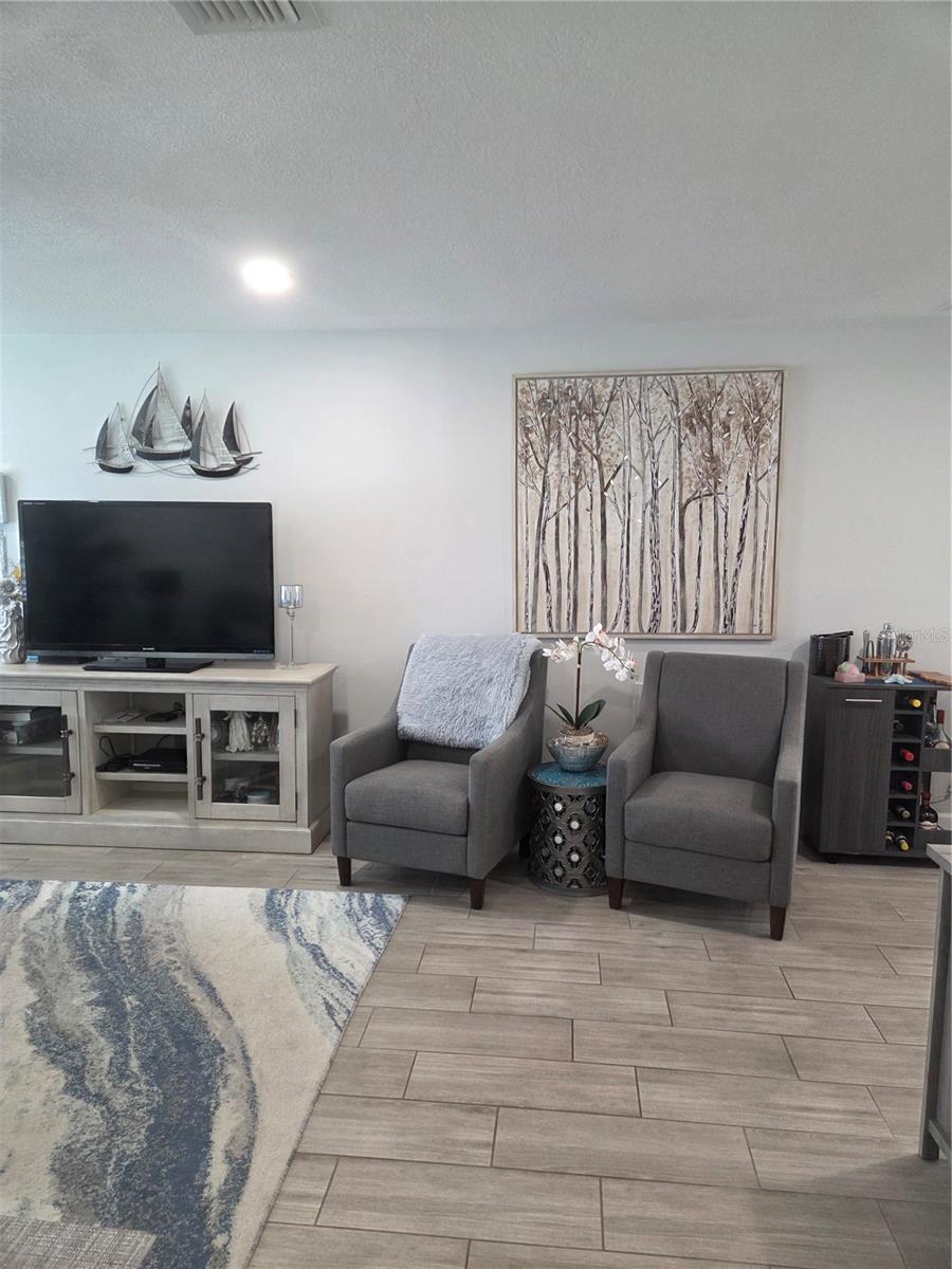 Image 10 of 42 For 8445 Phillip N 13