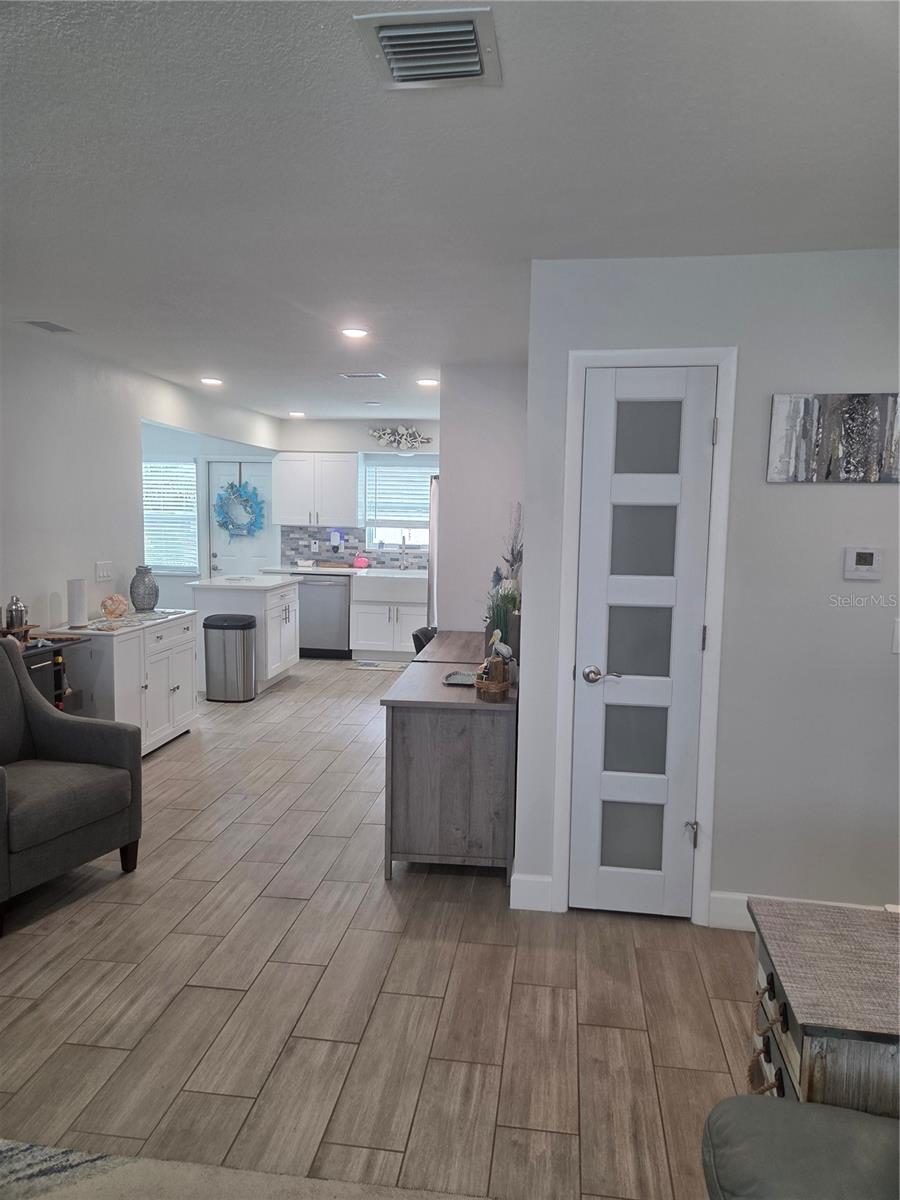 Image 11 of 42 For 8445 Phillip N 13