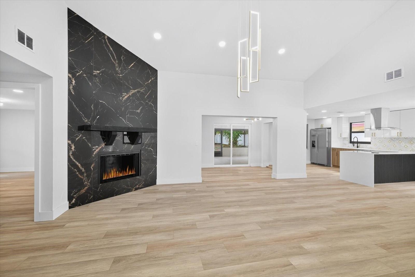 Image 6 of 52 For 7905 Timberlane West Drive