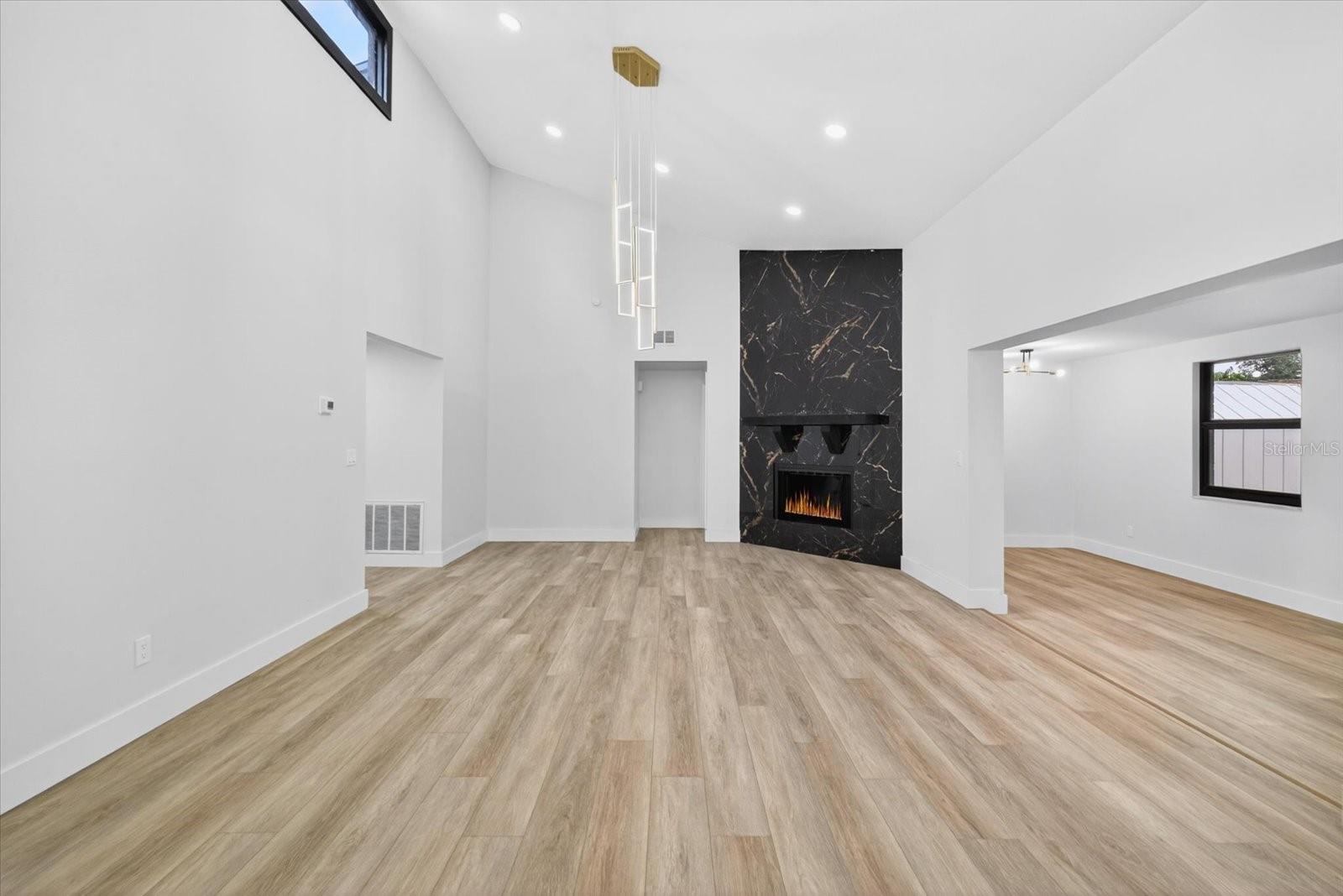 Image 8 of 52 For 7905 Timberlane West Drive