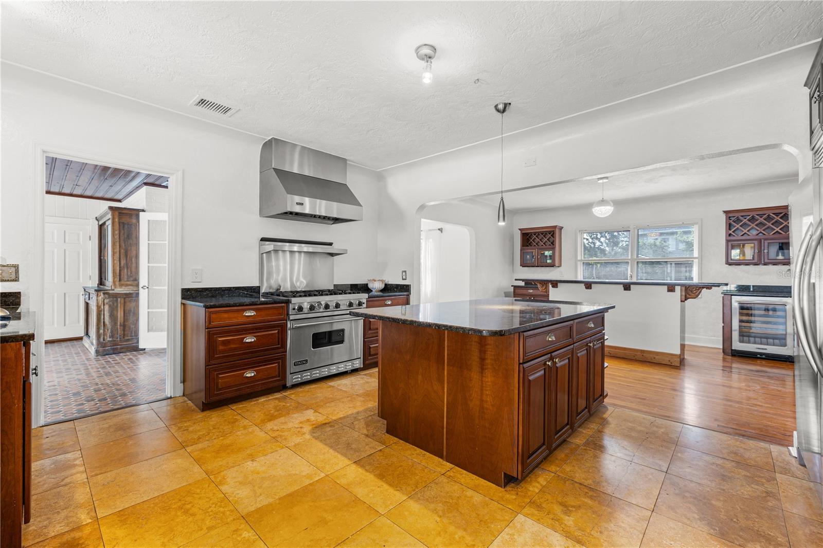 Image 10 of 63 For 8231 36th Avenue N