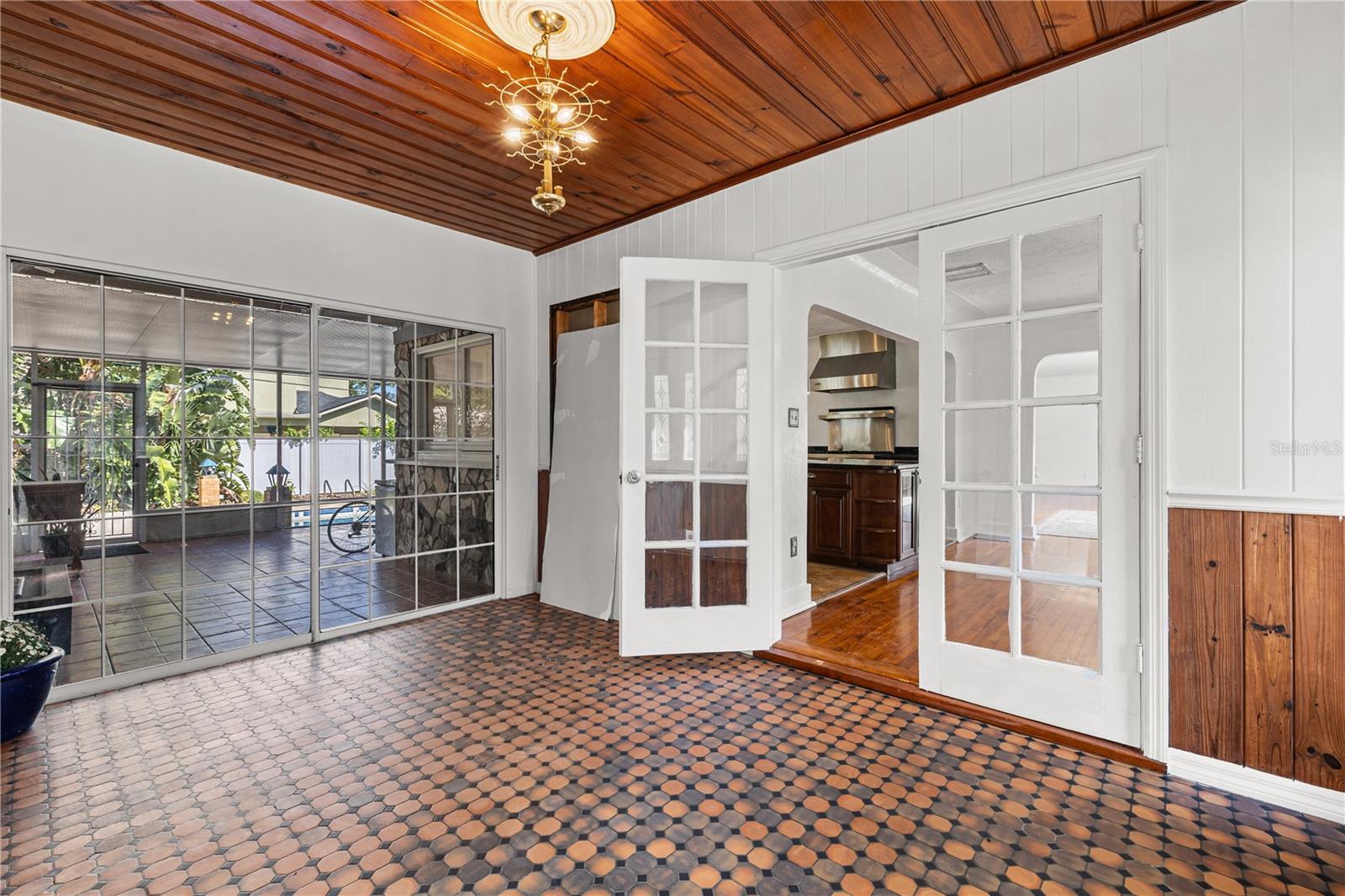 Image 14 of 63 For 8231 36th Avenue N