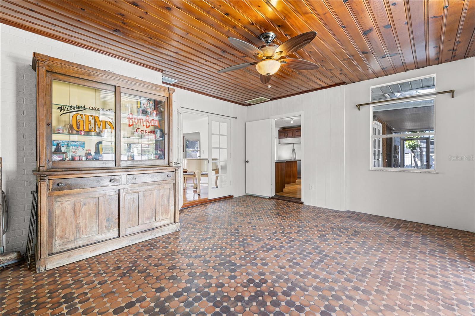 Image 20 of 63 For 8231 36th Avenue N