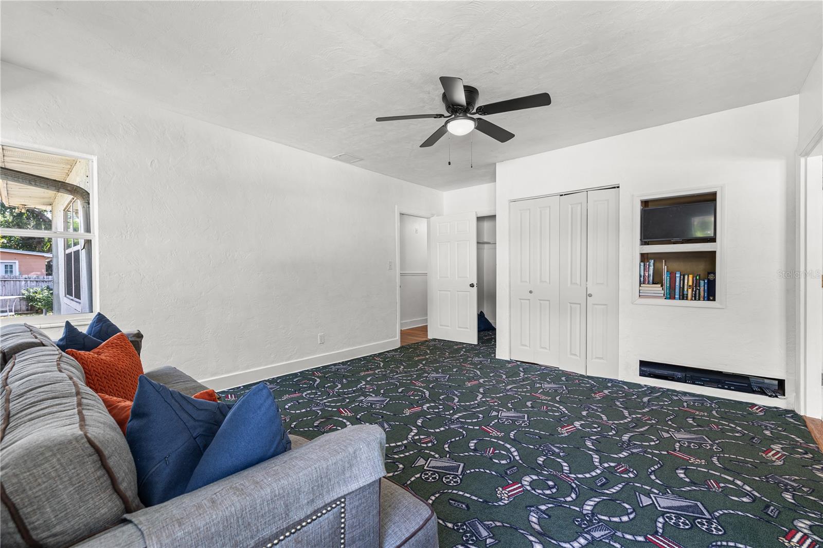 Image 21 of 63 For 8231 36th Avenue N