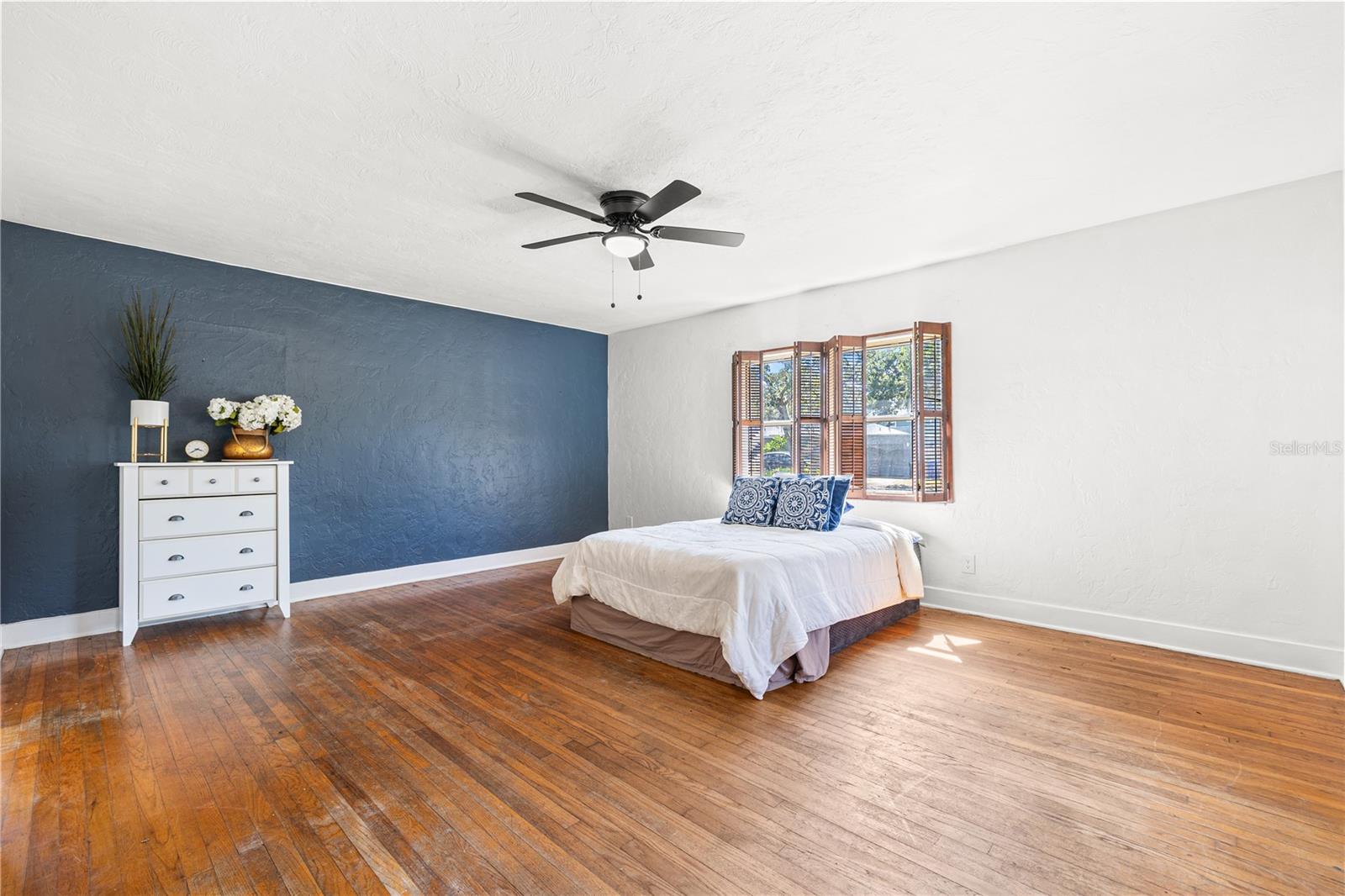 Image 24 of 63 For 8231 36th Avenue N