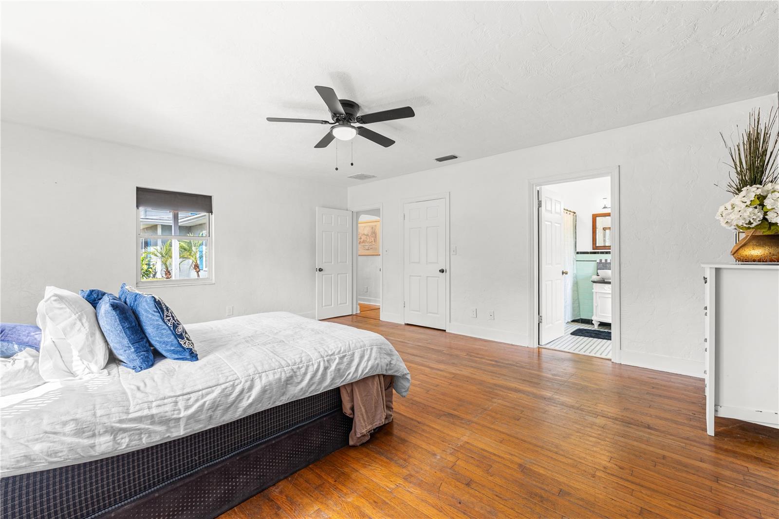 Image 25 of 63 For 8231 36th Avenue N