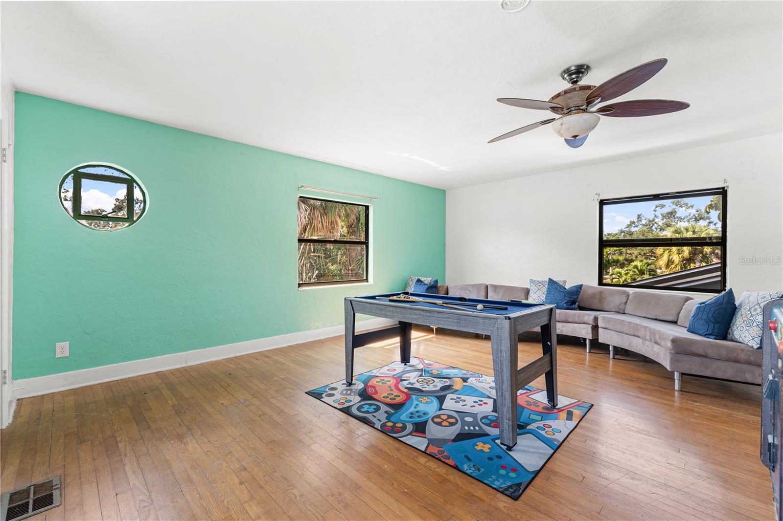 Image 37 of 63 For 8231 36th Avenue N