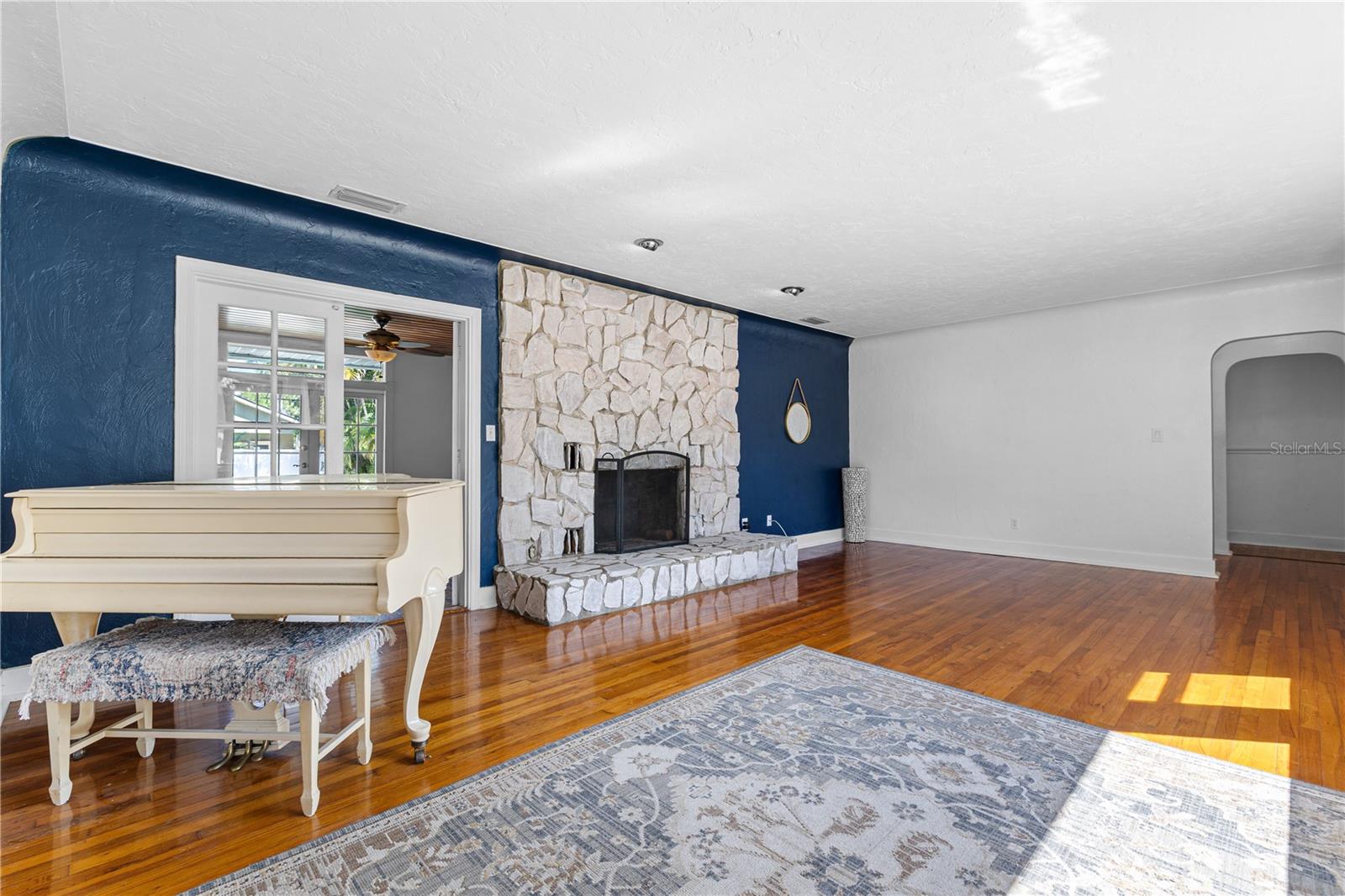 Image 4 of 63 For 8231 36th Avenue N