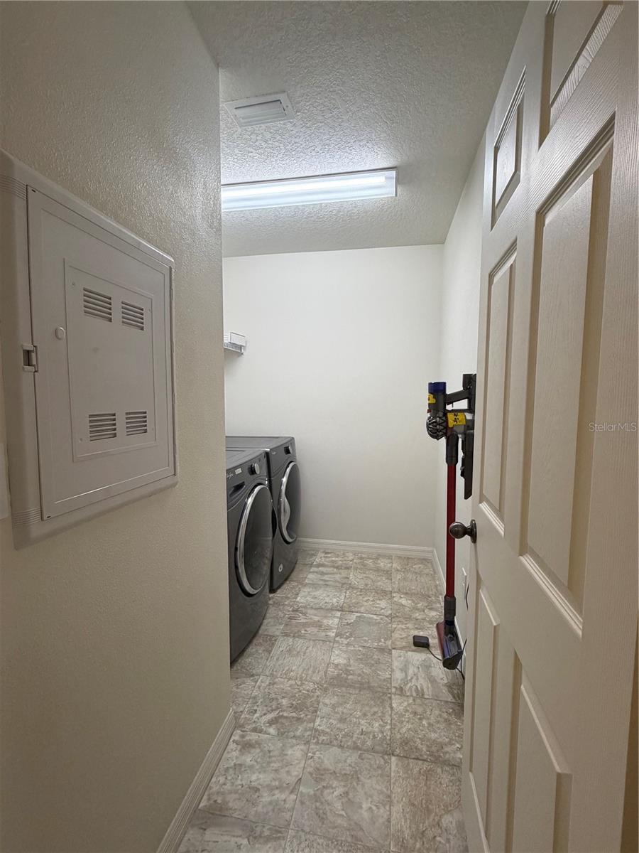 Image 13 of 20 For 11207 Cardinal Point Place